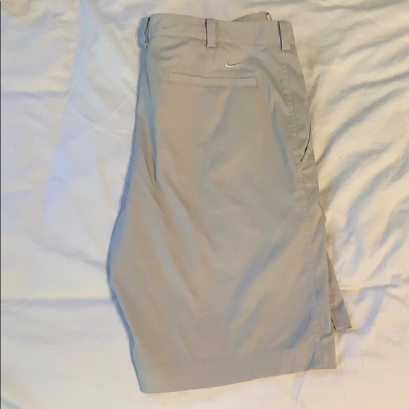 Men’s Nike Dry Fit Khaki Shorts for Golf- size 34 - Picture 2 of 2